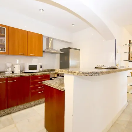 Townhouse Seascape * إِستيبونا